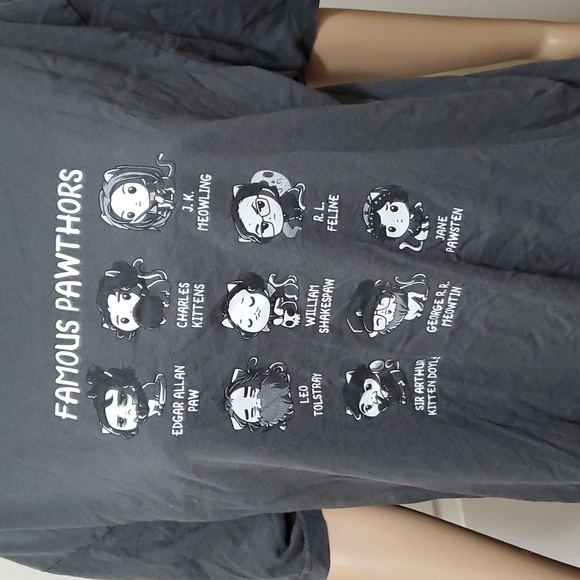 Teeturtle XL famous pawthors authors graphic tee - Picture 2 of 6